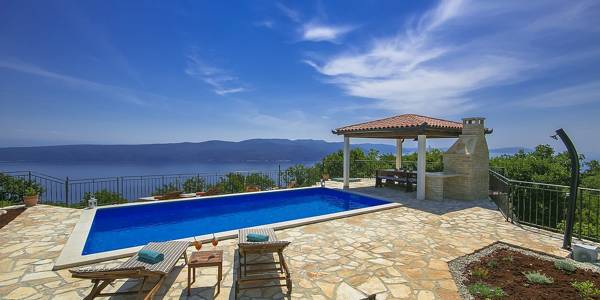 Gerenoveerd vakantiehuis aan de oostkust van Istrie